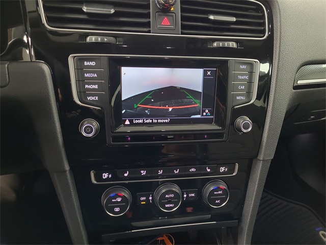 2015 – Volkswagen – Golf SportWagen