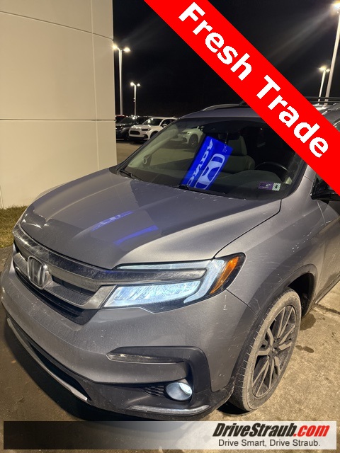 2020 Honda Pilot Touring AWD with Rear Captain's Chairs
