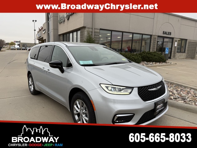 2026 Chrysler Pacifica Select AWD