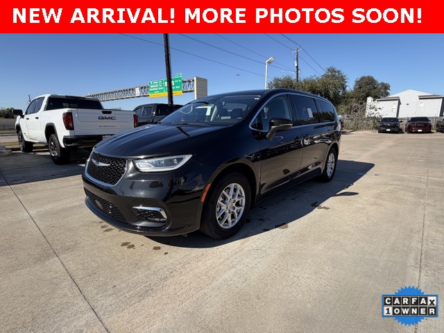 2023 Chrysler Pacifica Touring L Black at Mac Haik CDJR North Houston