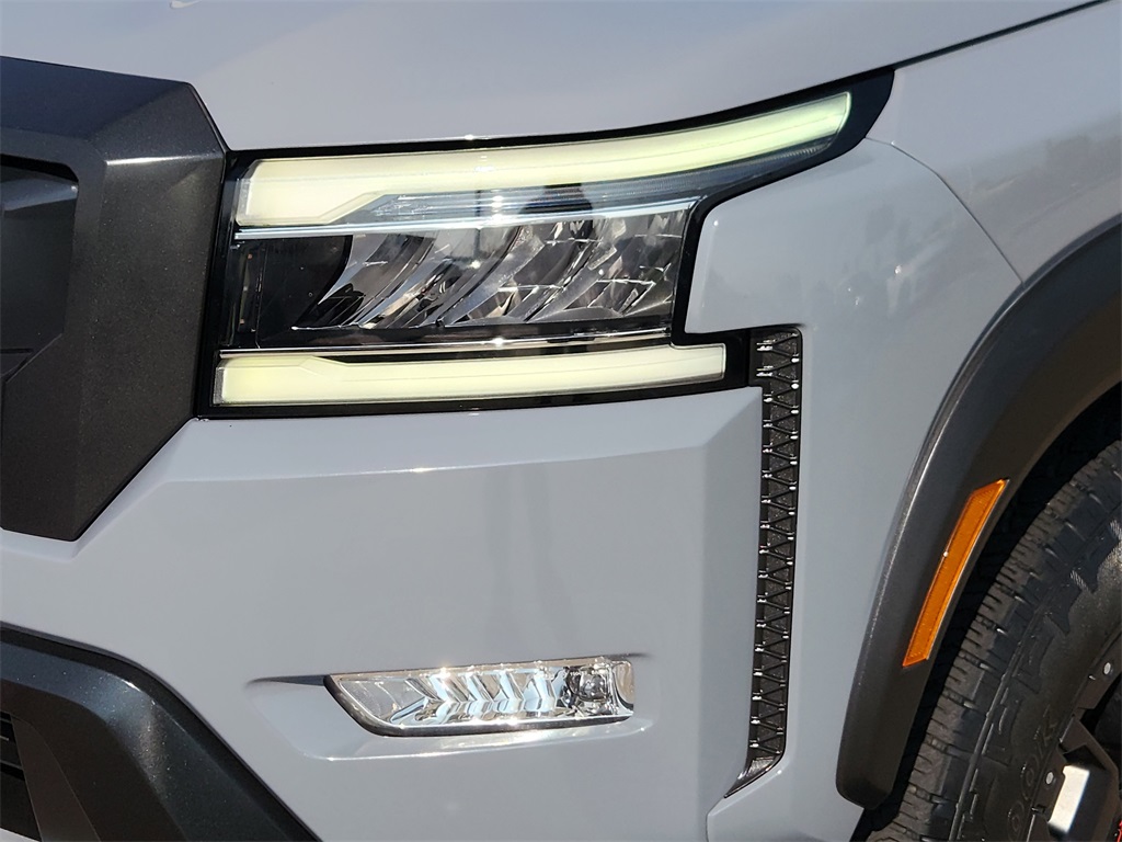 2022 Nissan Frontier PRO-4X - 8