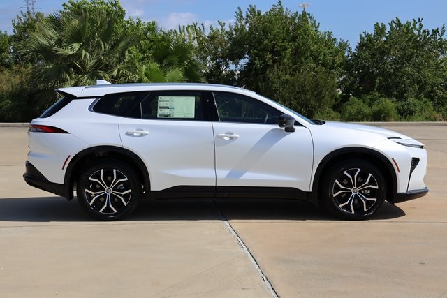 2025 Toyota Crown Signia XLE - 3