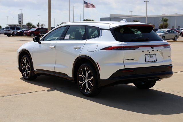 2025 Toyota Crown Signia XLE - 5