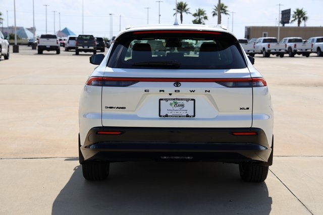 2025 Toyota Crown Signia XLE - 6