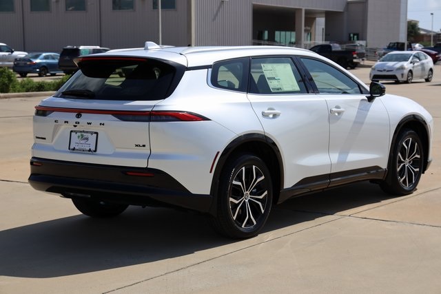 2025 Toyota Crown Signia XLE - 7