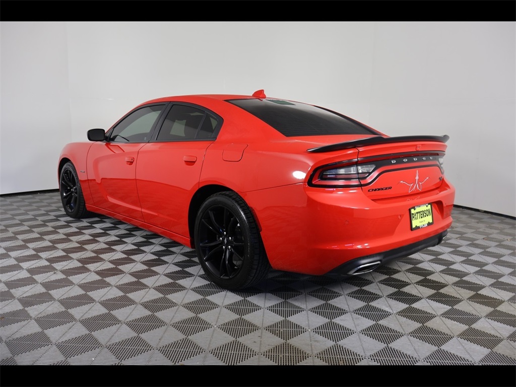 2018 Dodge Charger R/T photo 4