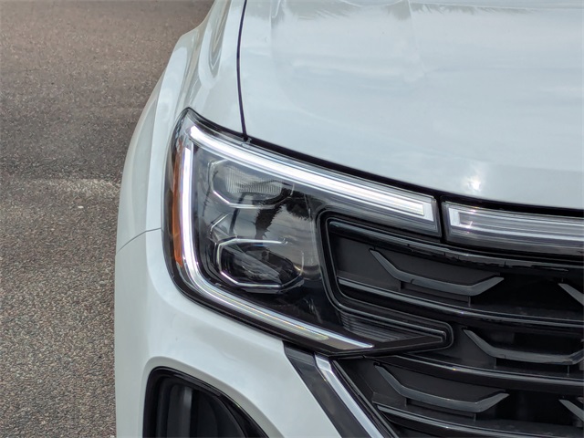 2026 Volkswagen Atlas Cross Sport 2.0T SE White at Stokes Volkswagen