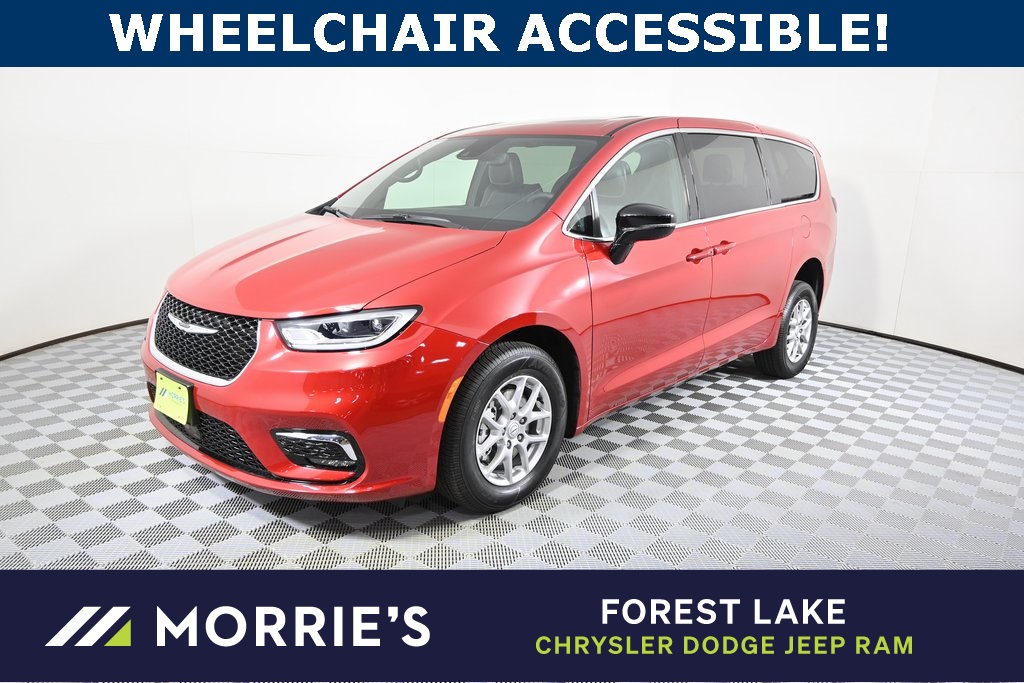 2025 Chrysler Pacifica Select Wheelchair Accessible