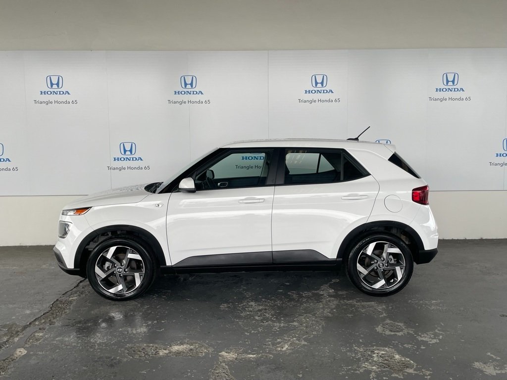 Thumbnail: 2023 Hyundai Venue - 3