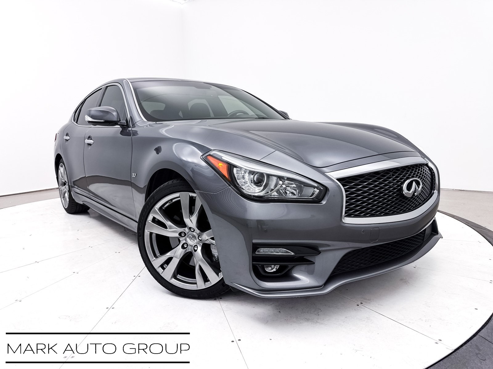 2019 INFINITI Q70 3.7 LUXE