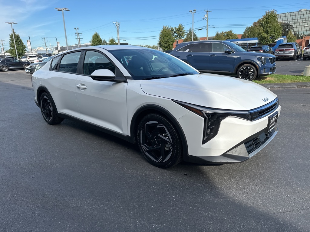2025 Kia K4 EX photo 3