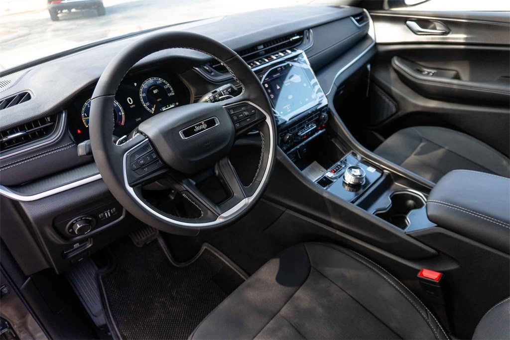 New Car 2025 Jeep Grand Cherokee L  Laredo For Sale Under $40,000 In San Marcos, Texas