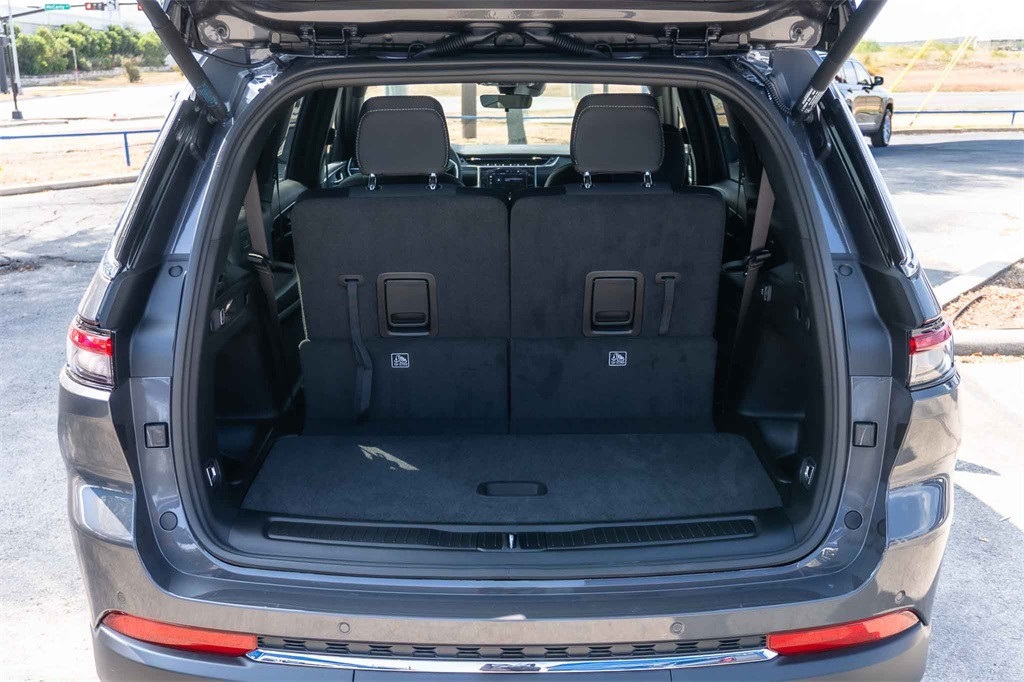 New Car 2025 Jeep Grand Cherokee L  Laredo For Sale Under $40,000 In San Marcos, Texas