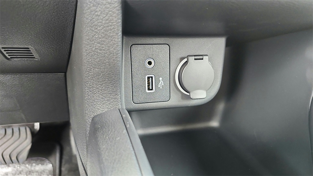 2025 Nissan Kicks Play