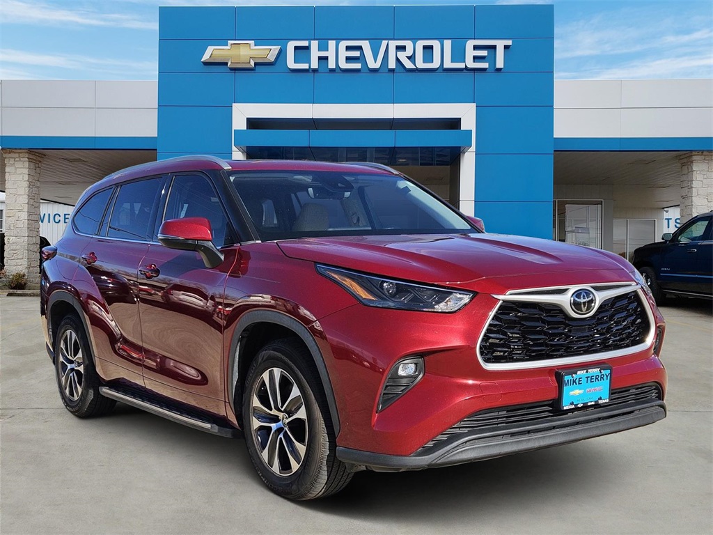 2022 Toyota Highlander XLE FWD