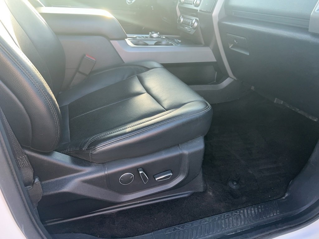 Used Car 2018 Ford Expedition  Xlt For Sale Under $20,000 In Floresville, Texas