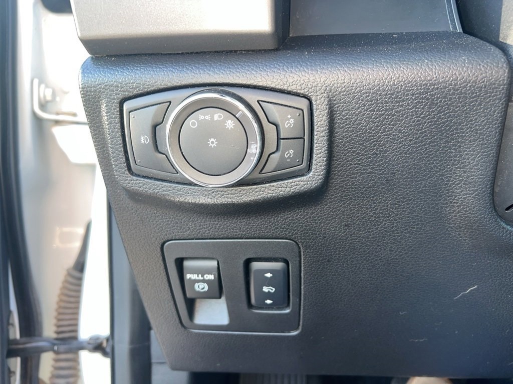 Used Car 2018 Ford Expedition  Xlt For Sale Under $20,000 In Floresville, Texas