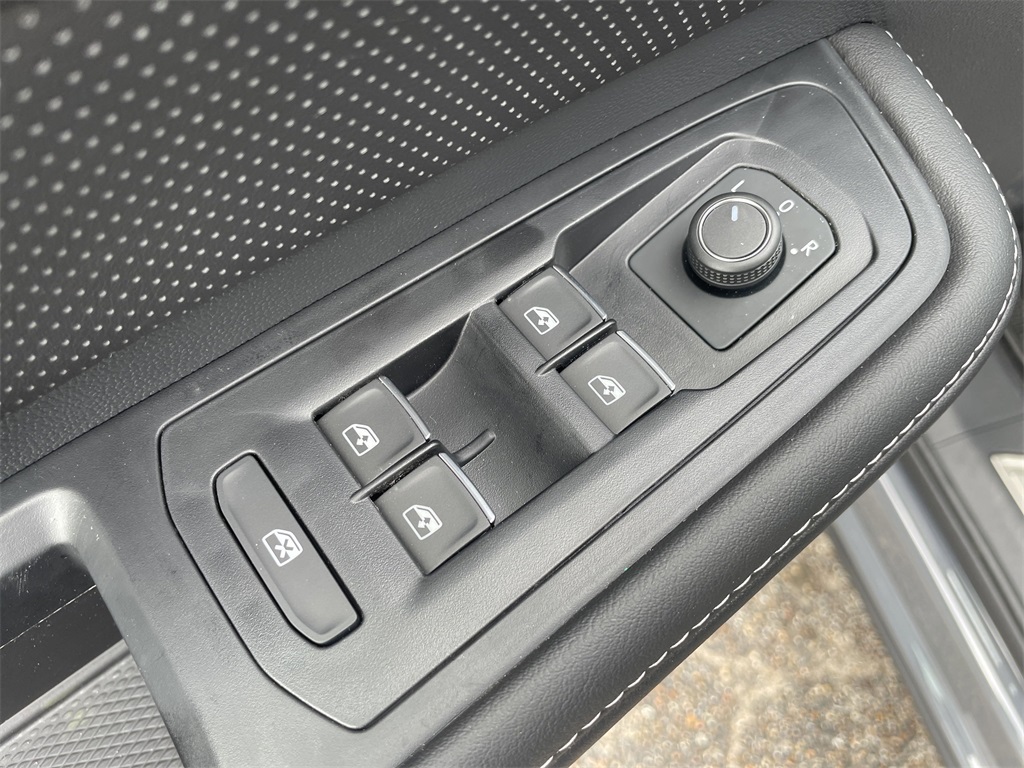 2025 Volkswagen Atlas 2.0T SEL - 11