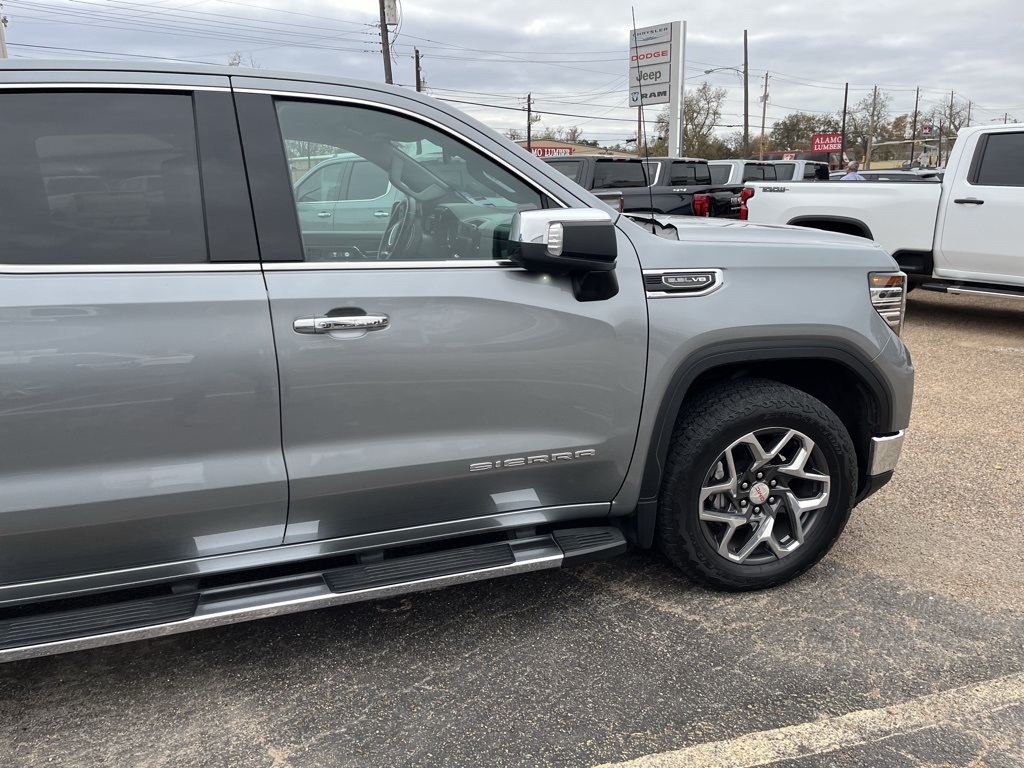 2023 GMC Sierra 1500 SLT - 11