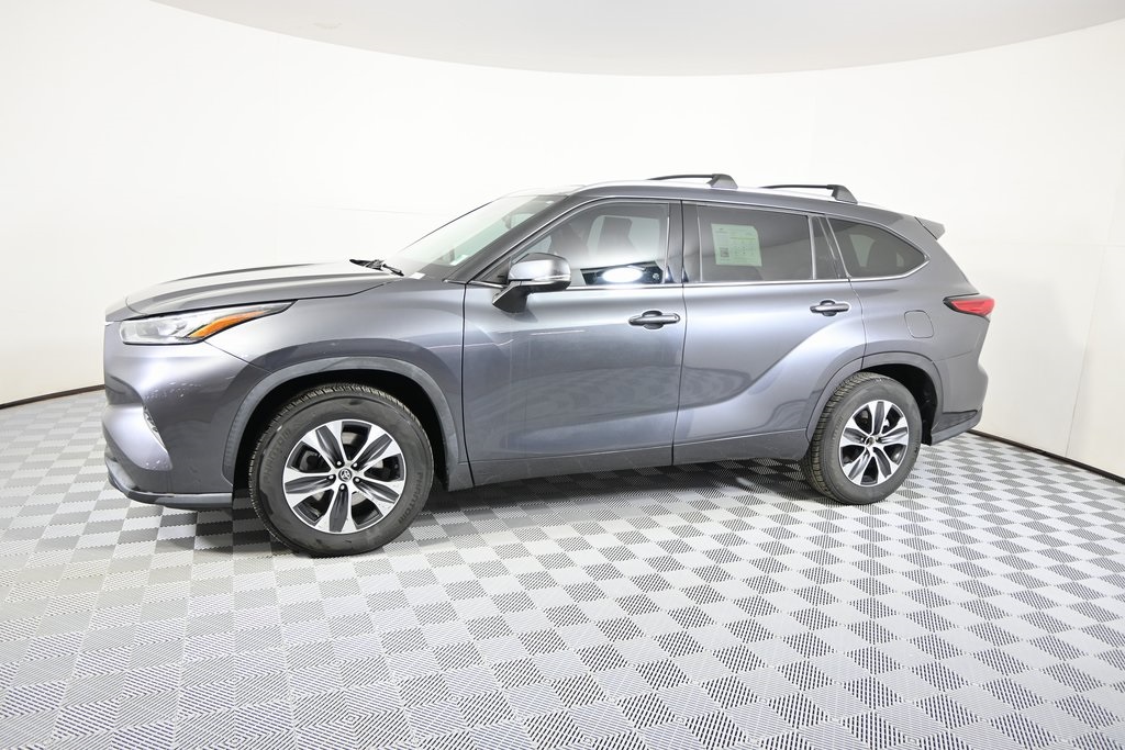 Used 2020 Toyota Highlander XLE with VIN 5TDHZRAH8LS018278 for sale in Forest Lake, Minnesota