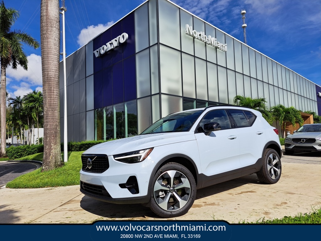 2026 Volvo XC40 B4 Plus