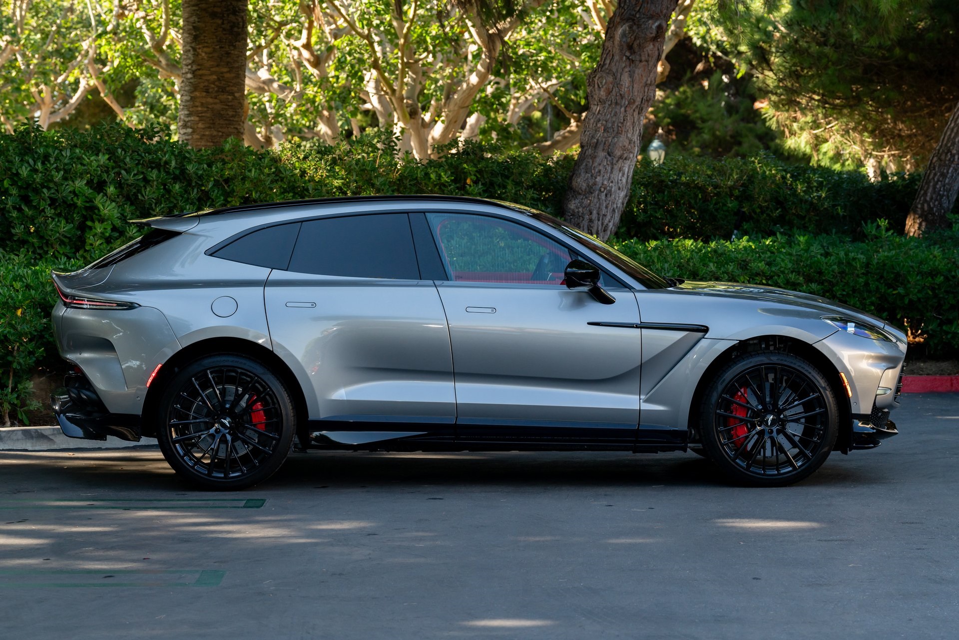 Aston Martin 2023 DBX 707