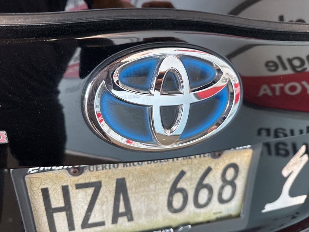 Thumbnail: 2012 Toyota Prius - 14