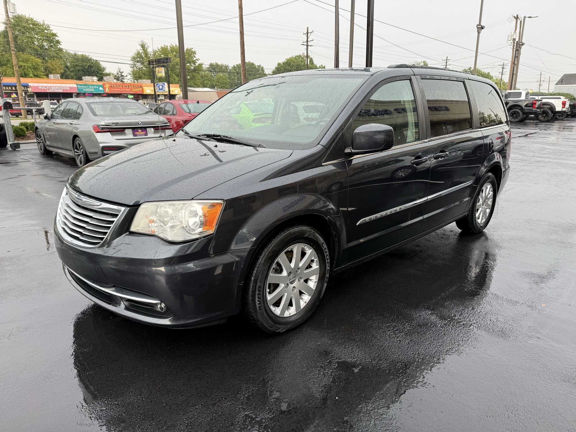 2014 Chrysler Town & Country Touring photo 3