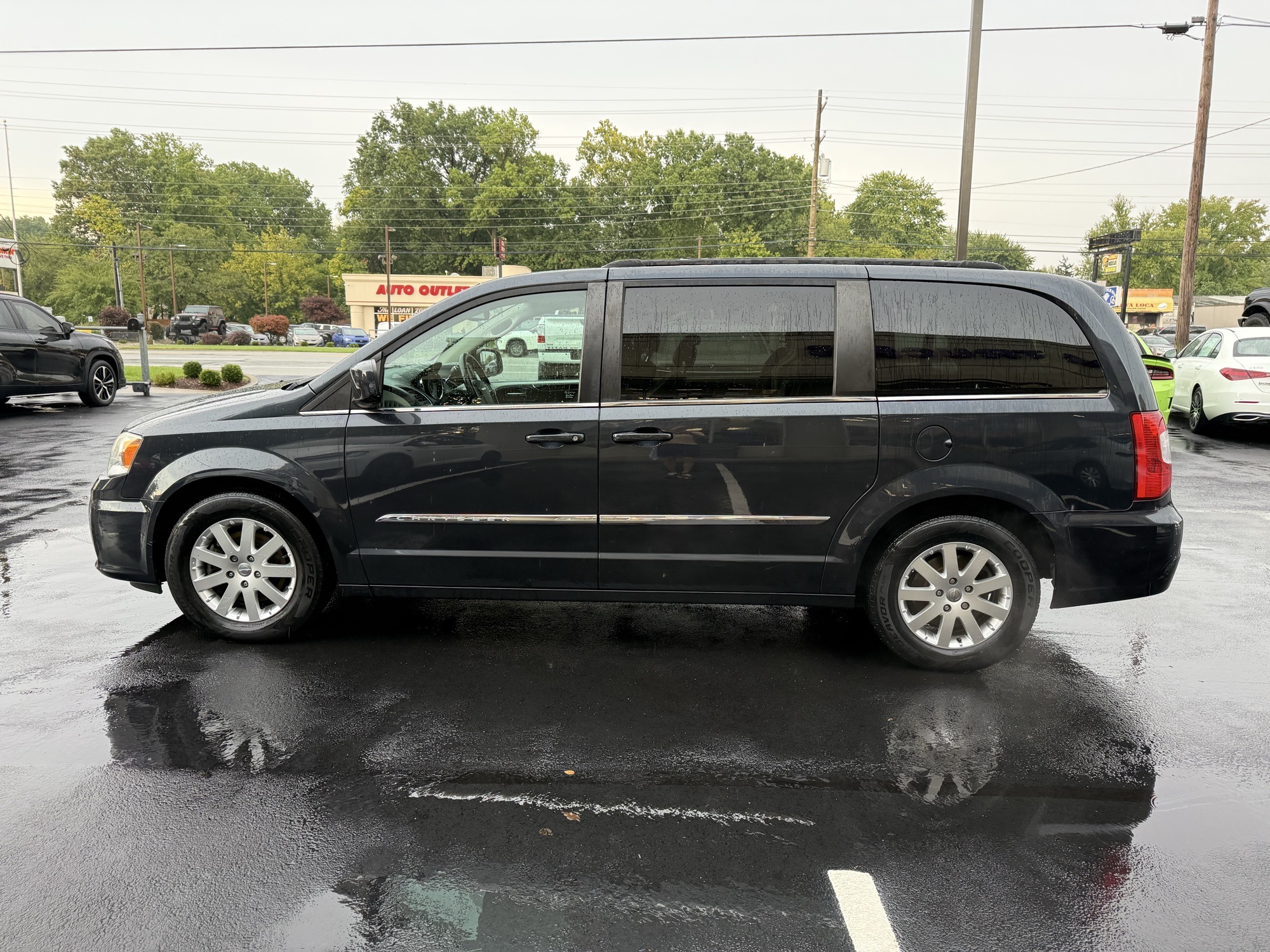 2014 Chrysler Town & Country Touring photo 4