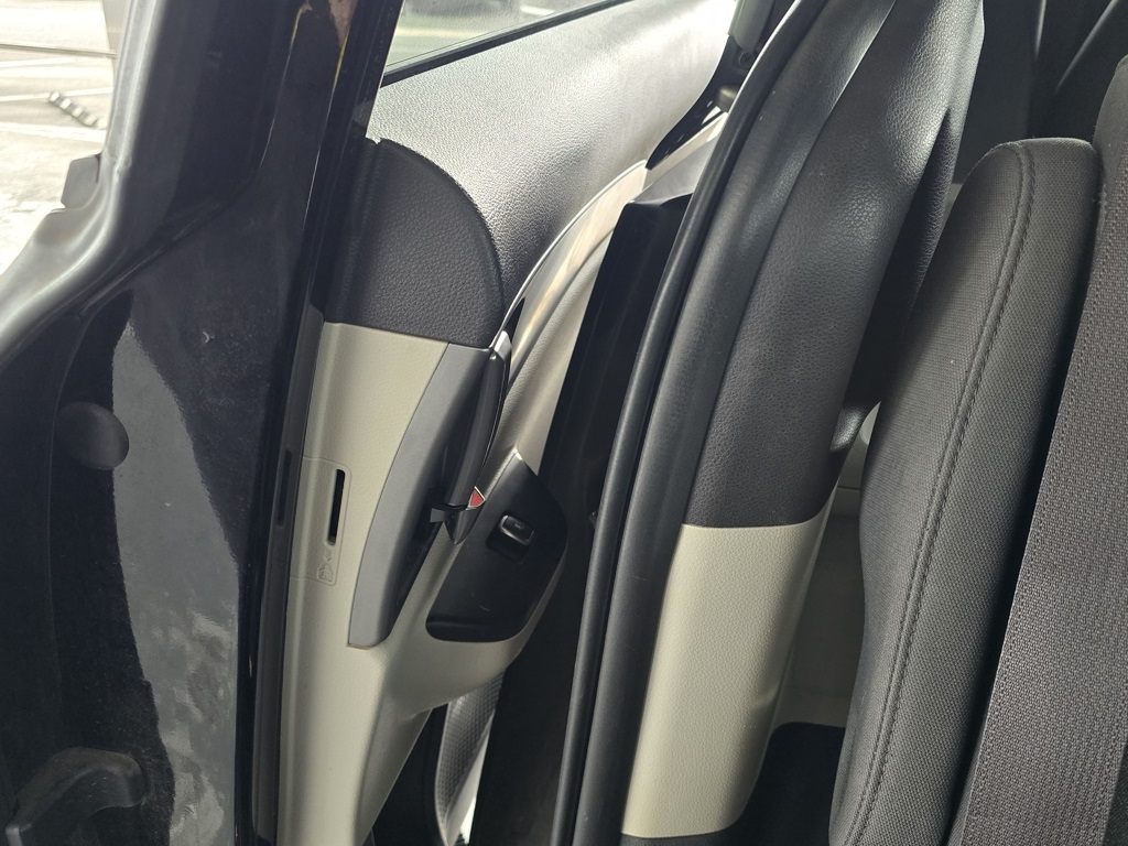 Thumbnail: 2022 Kia Carnival - 11