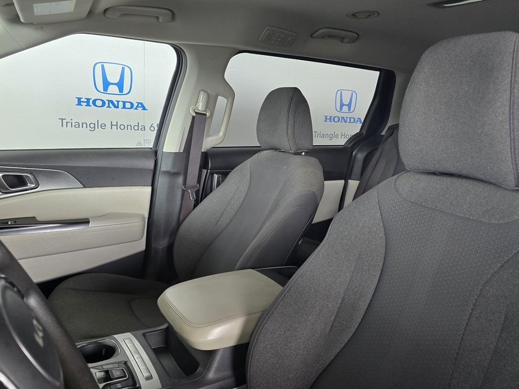 Thumbnail: 2022 Kia Carnival - 15