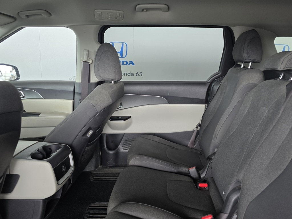 Thumbnail: 2022 Kia Carnival - 16