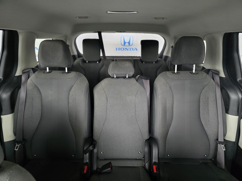 Thumbnail: 2022 Kia Carnival - 20