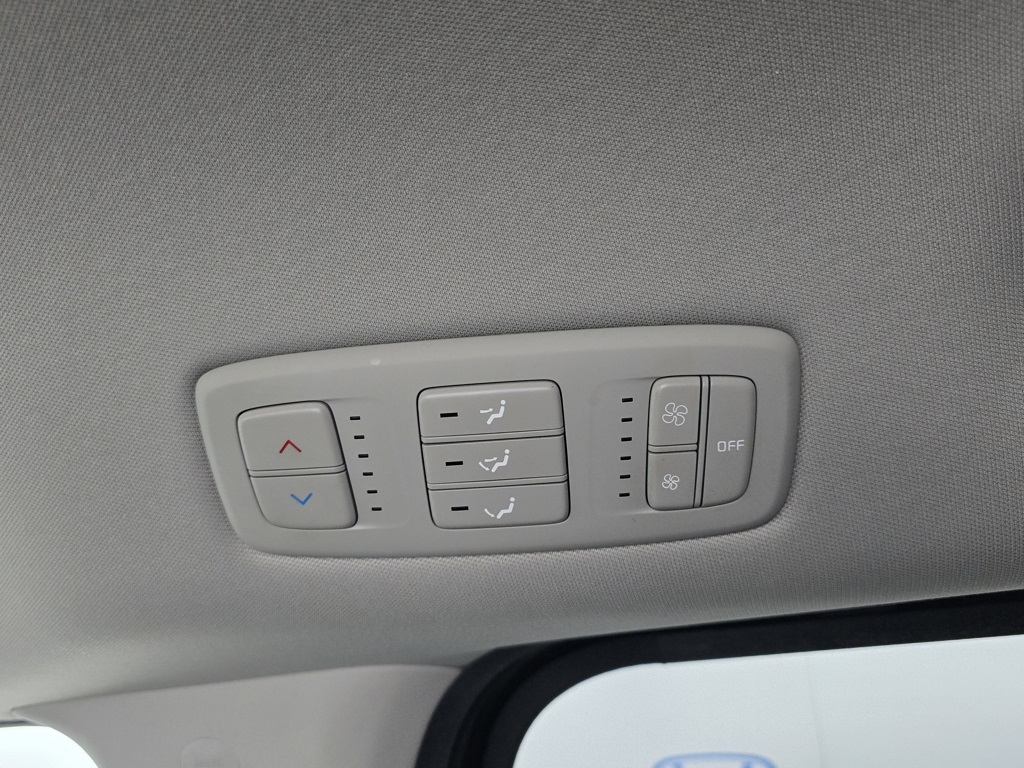 Thumbnail: 2022 Kia Carnival - 22