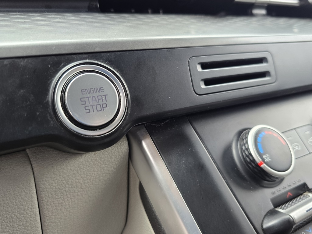 Thumbnail: 2022 Kia Carnival - 24