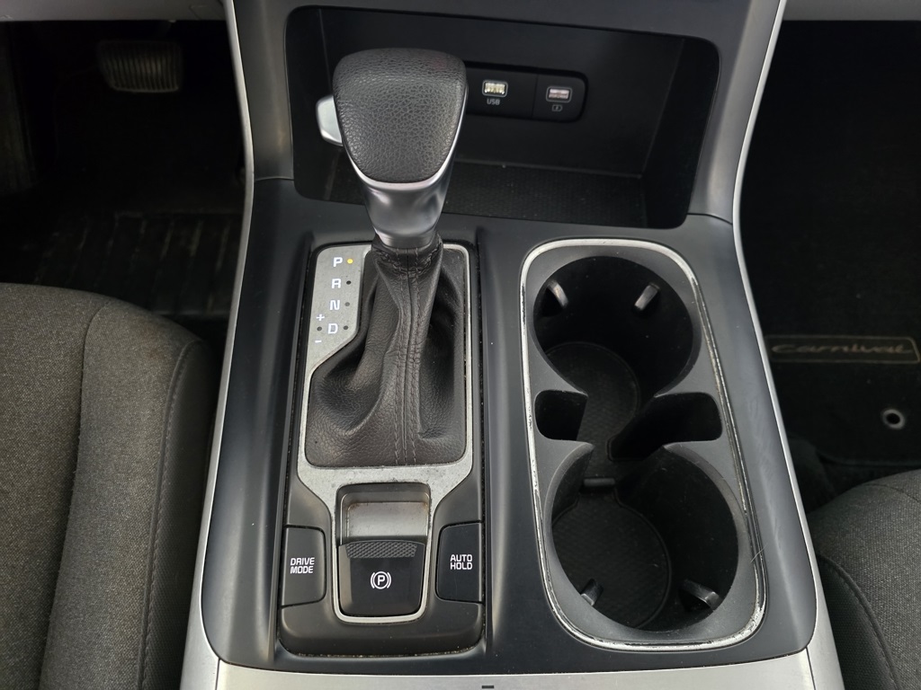 Thumbnail: 2022 Kia Carnival - 26