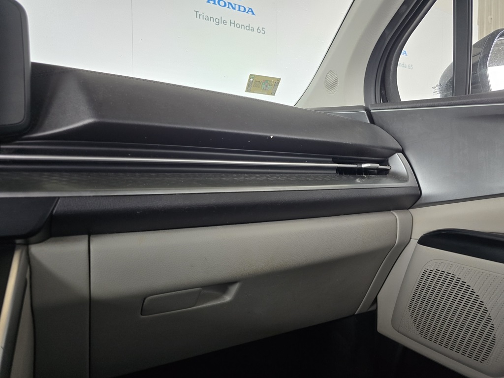 Thumbnail: 2022 Kia Carnival - 29