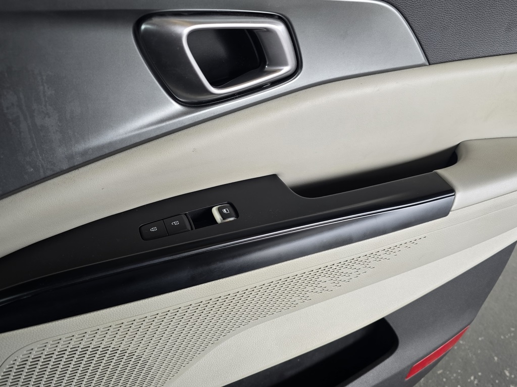 Thumbnail: 2022 Kia Carnival - 8