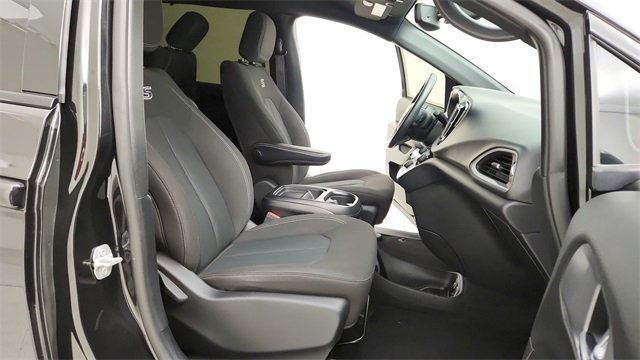 2020 Chrysler Pacifica Touring Black at Durrett Motor Company