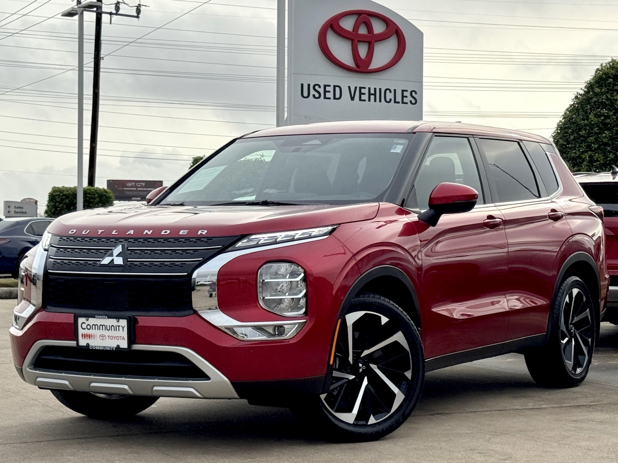 2024 Mitsubishi Outlander SE Red at Bravo Nissan