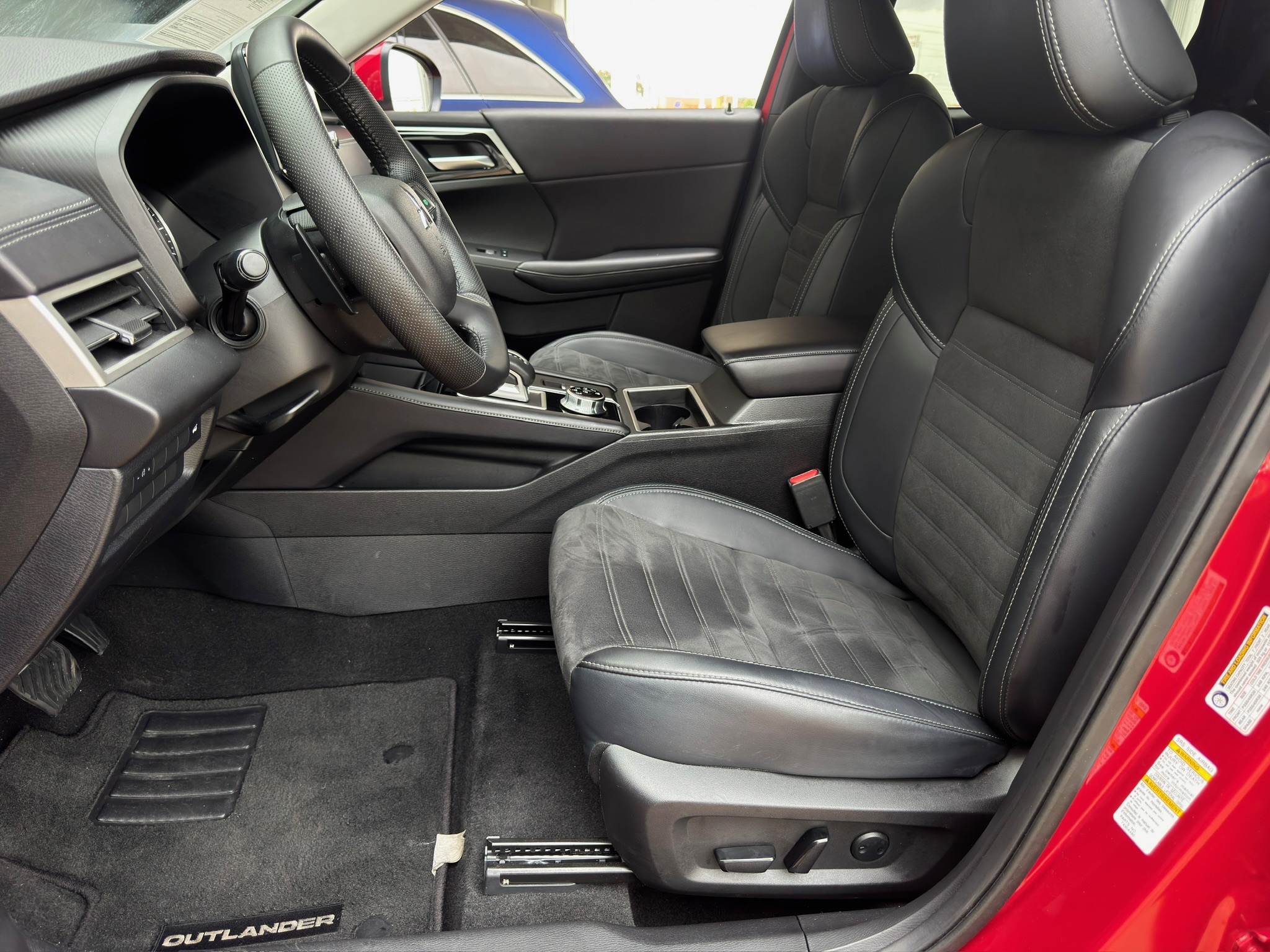 2024 Mitsubishi Outlander SE Red at Bravo Nissan