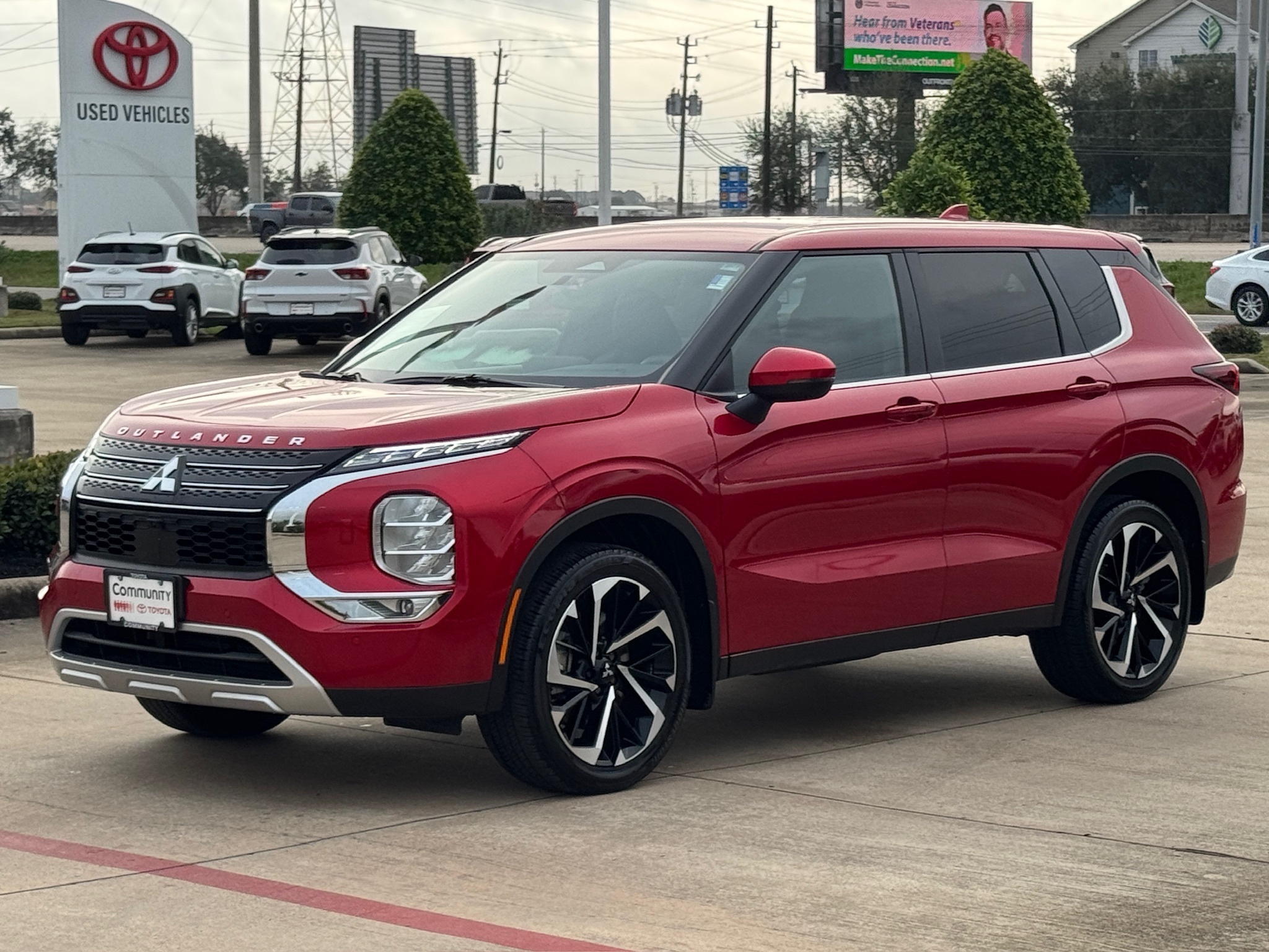 2024 Mitsubishi Outlander SE Red at Bravo Nissan