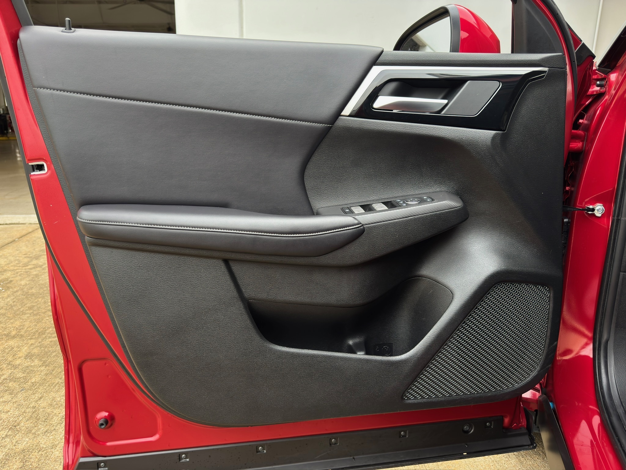 2024 Mitsubishi Outlander SE Red at Bravo Nissan