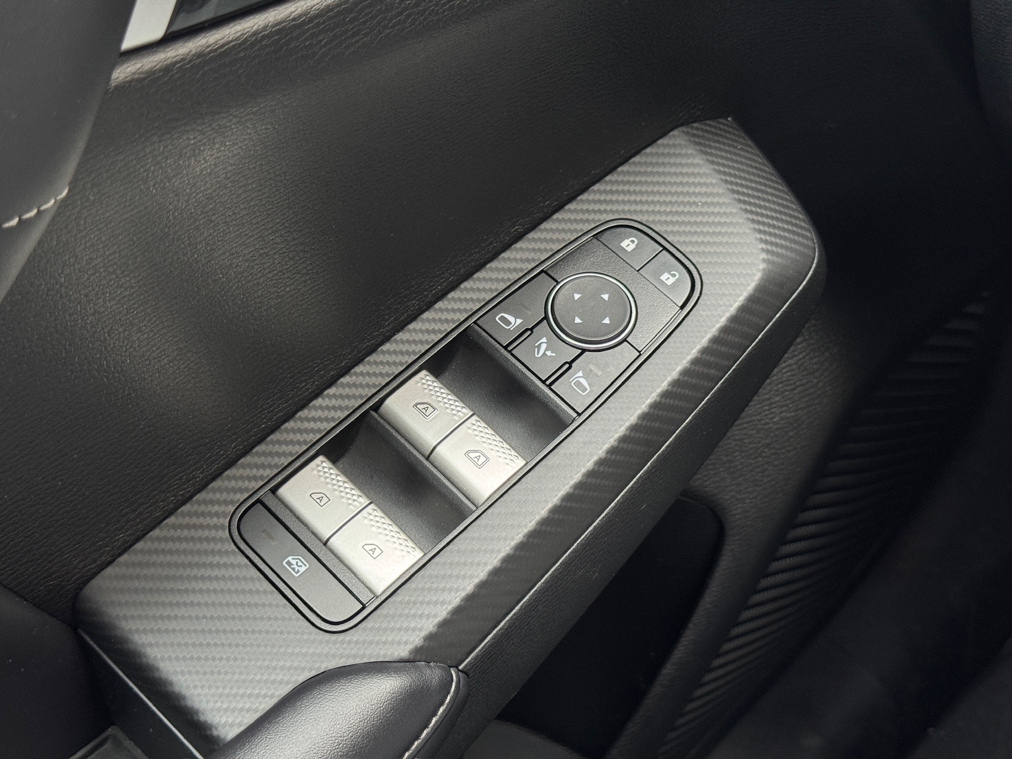 2024 Mitsubishi Outlander SE Red at Bravo Nissan