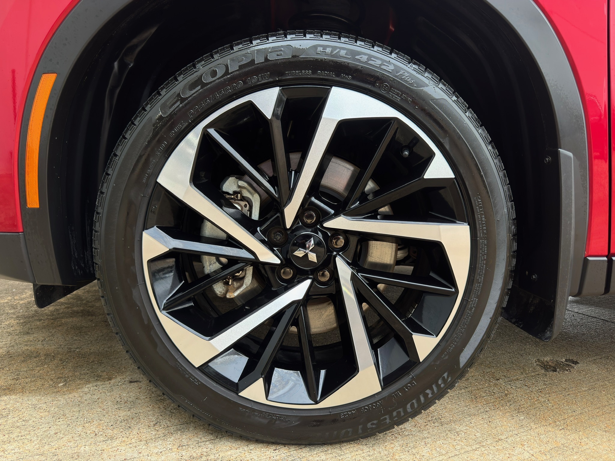 2024 Mitsubishi Outlander SE Red at Bravo Nissan