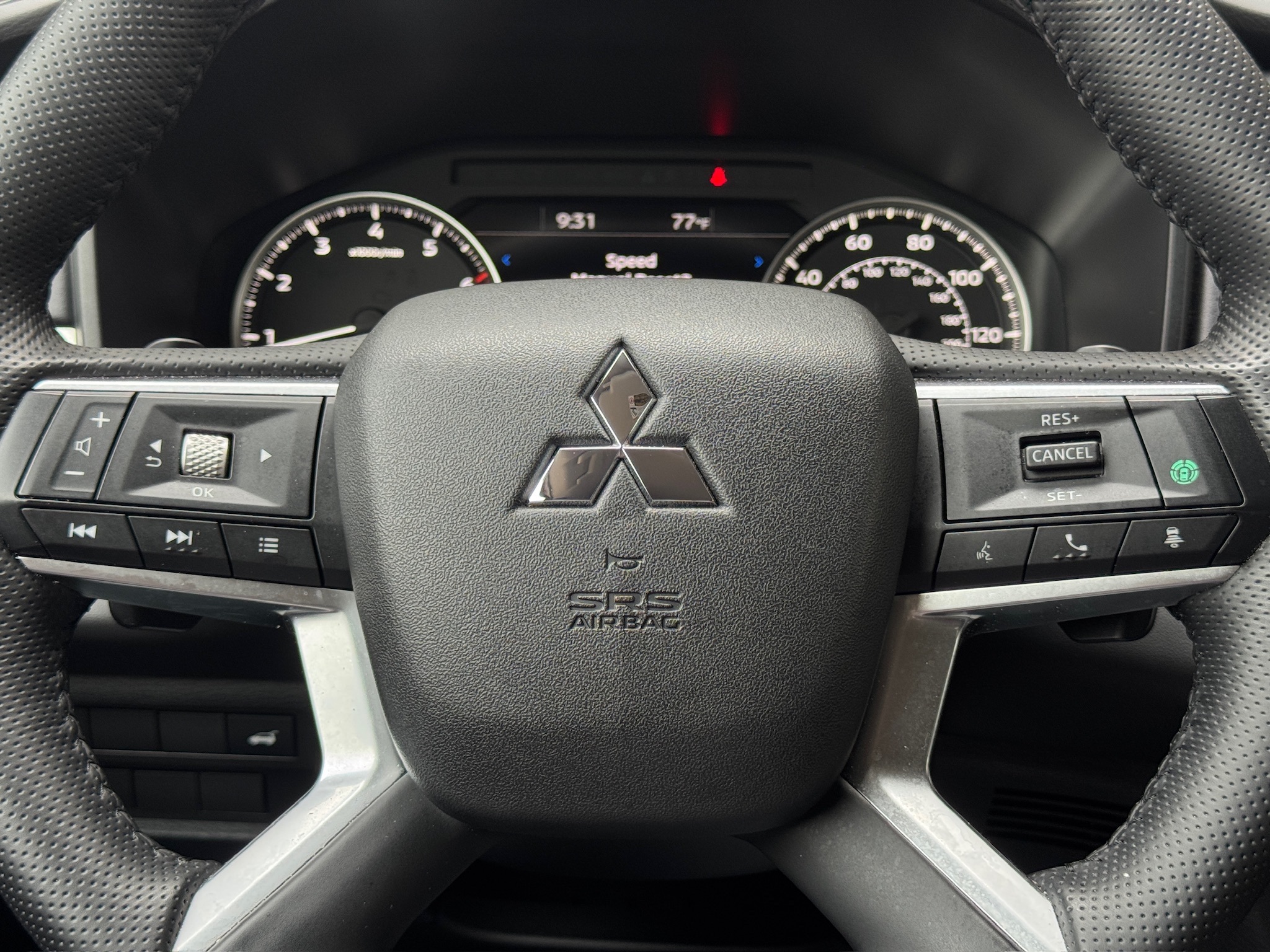 2024 Mitsubishi Outlander SE Red at Bravo Nissan