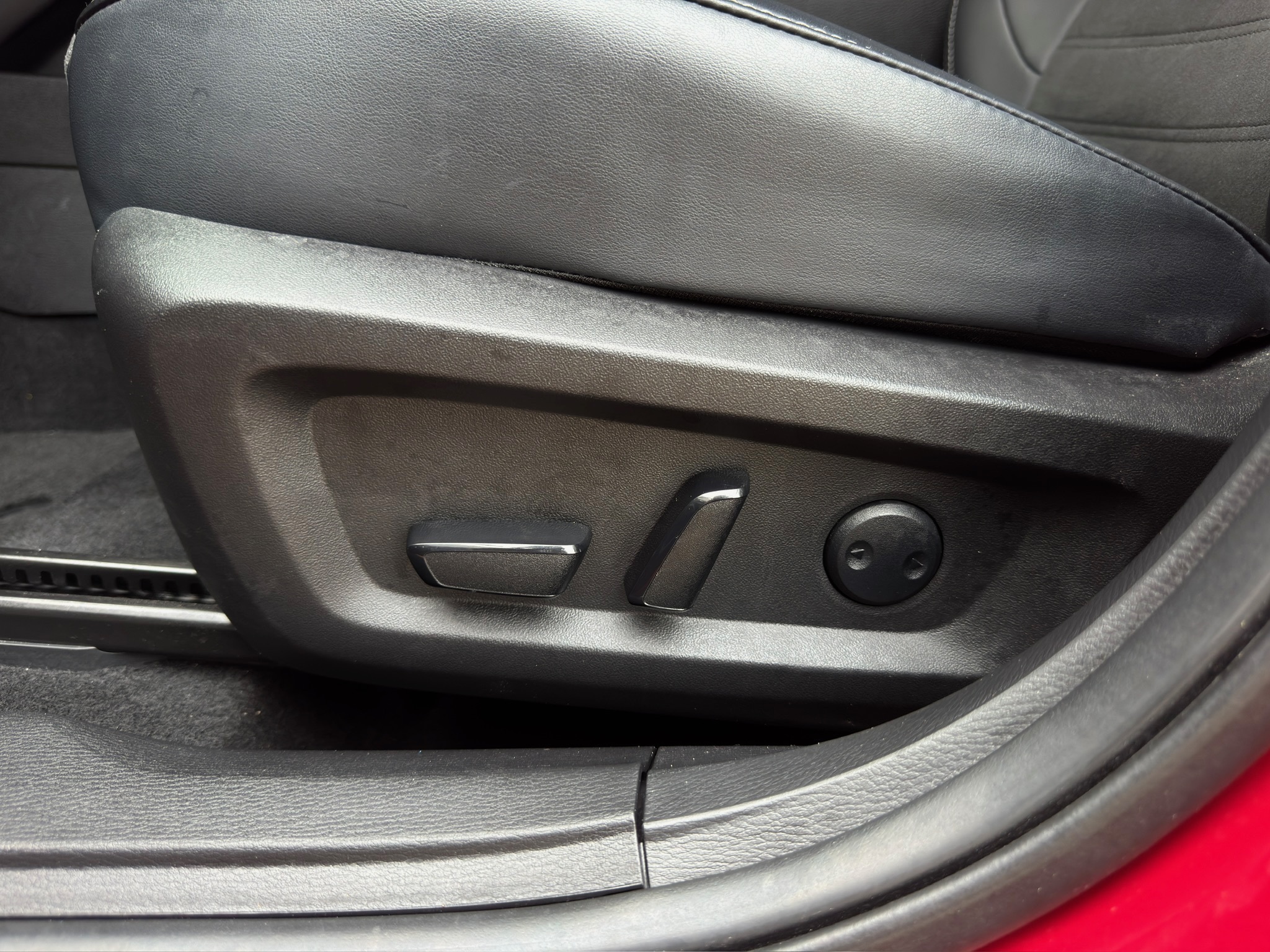 2024 Mitsubishi Outlander SE Red at Bravo Nissan