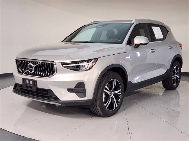 2025 Volvo XC40 B5 Core