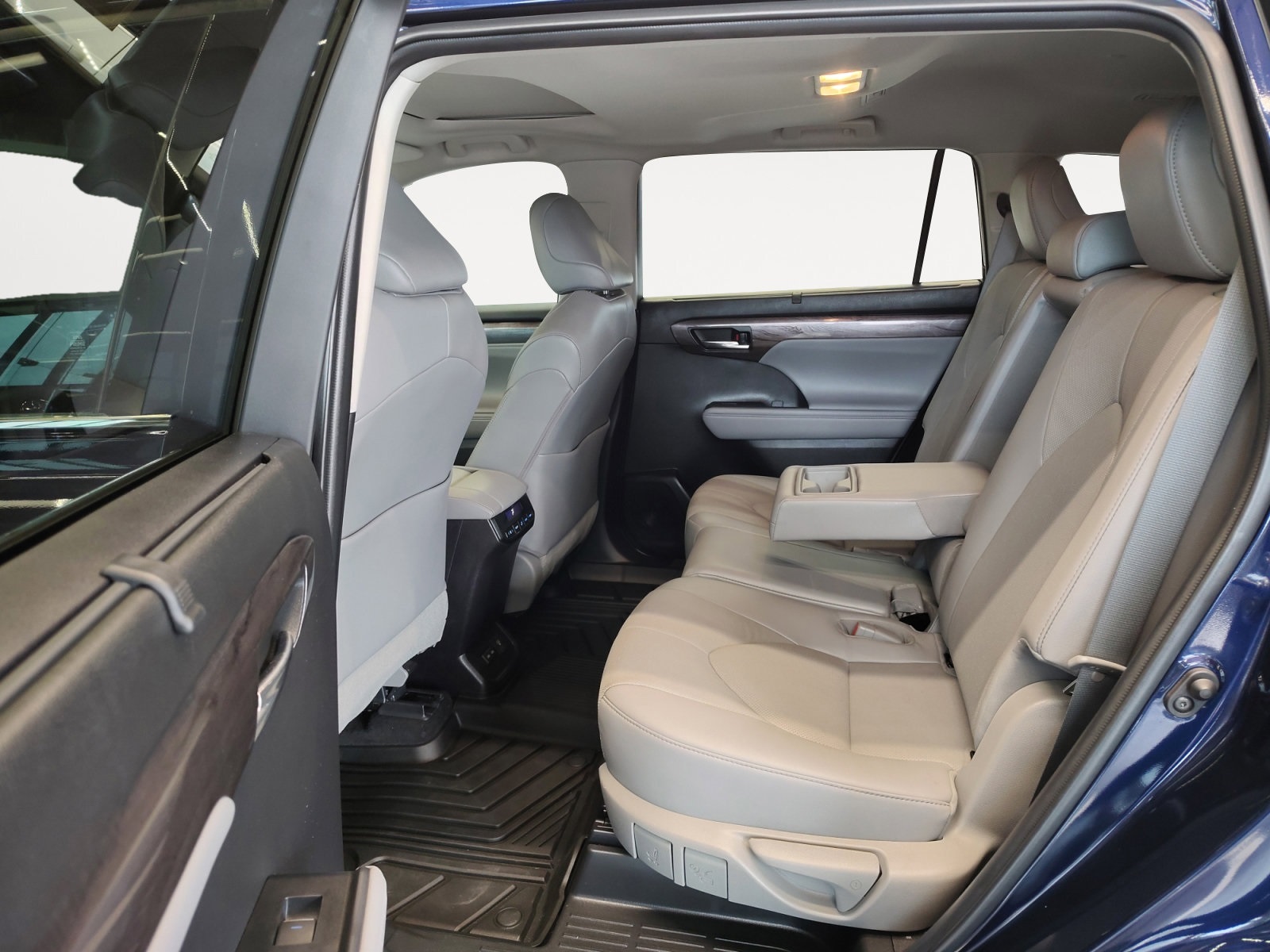 Used Car 2022 Toyota Highlander  Limited For Sale Under $35,000 In San Antonio, Texas