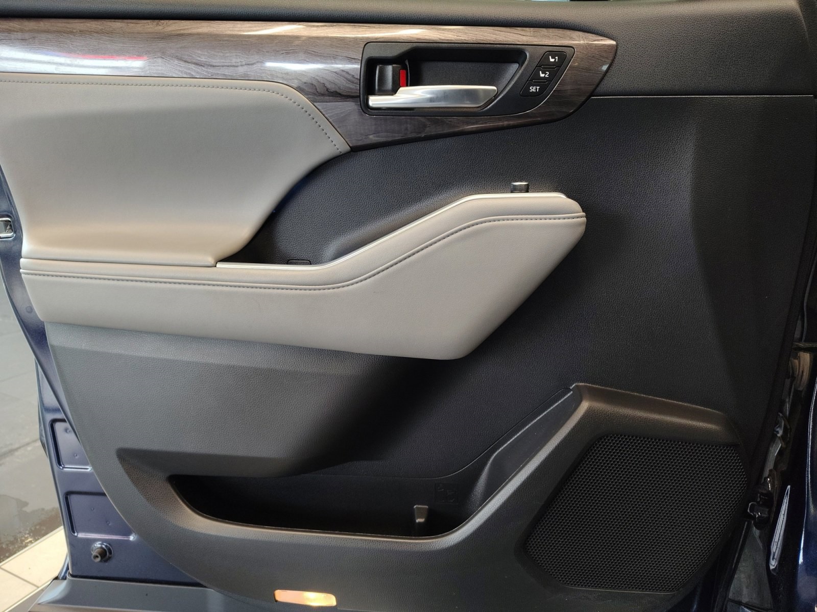 Used Car 2022 Toyota Highlander  Limited For Sale Under $35,000 In San Antonio, Texas